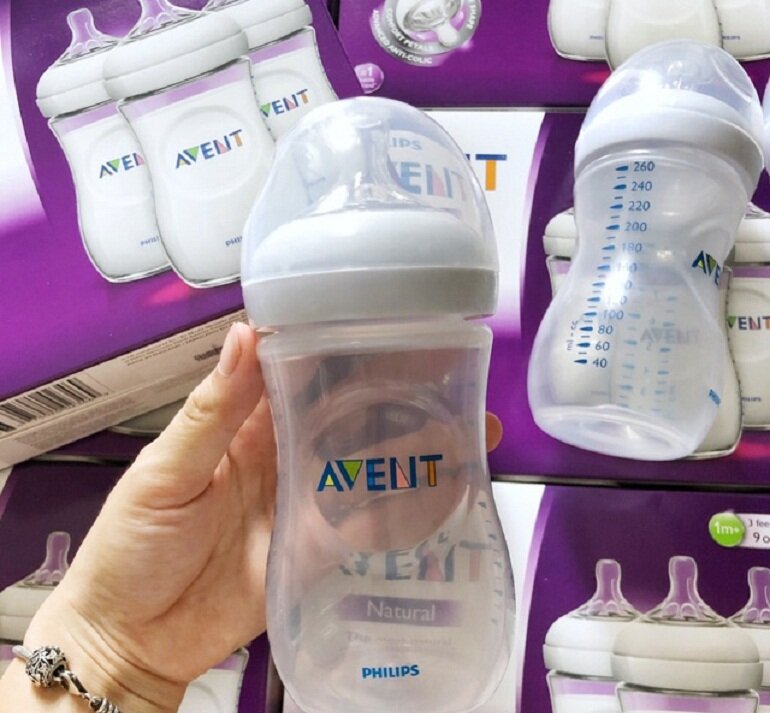 So sánh bình sữa Tommee Tippee và Avent