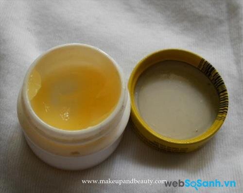 Carmex Moisturising lip balm (dạng hũ)