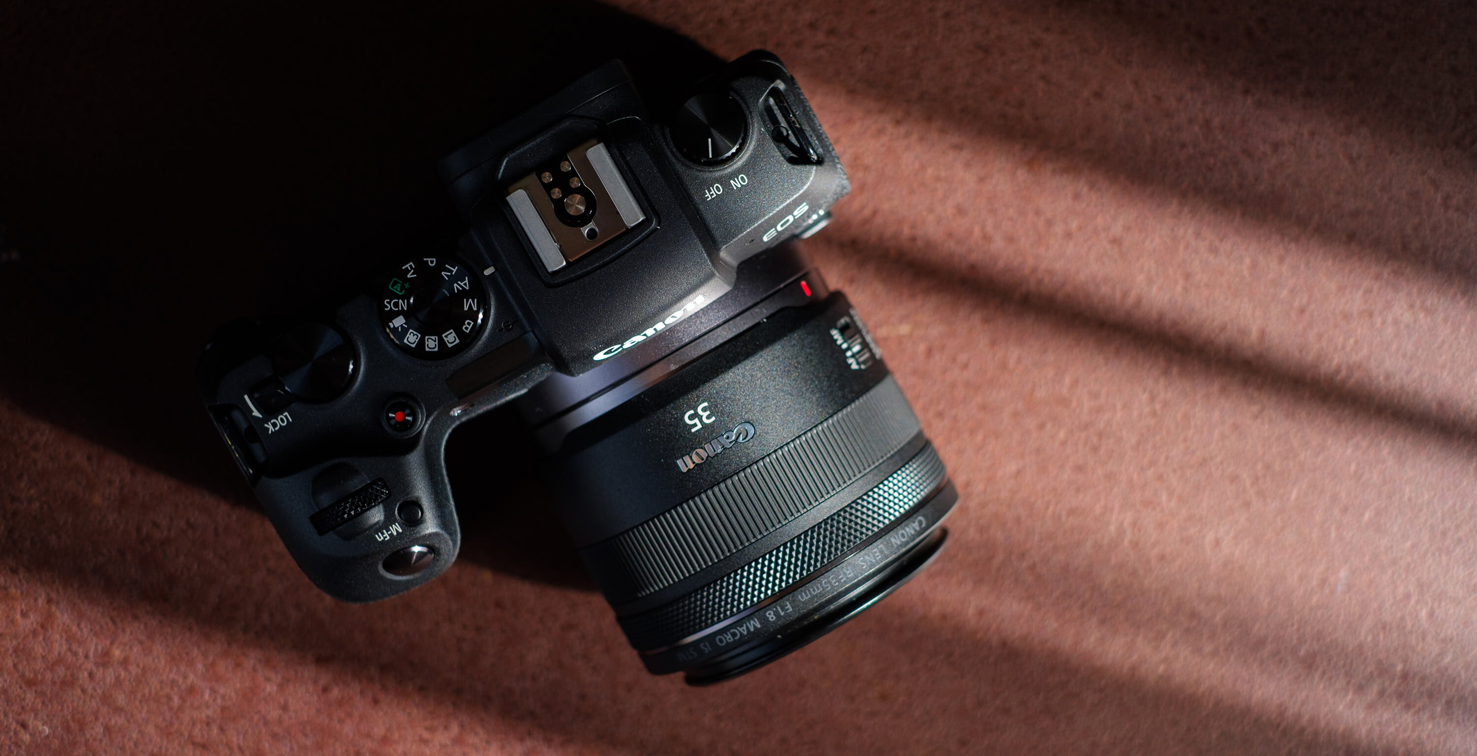 Máy ảnh Canon EOS RP sở hữu nhiều ưu điểm nổi bật trong tính năng lẫn ngoại hình
