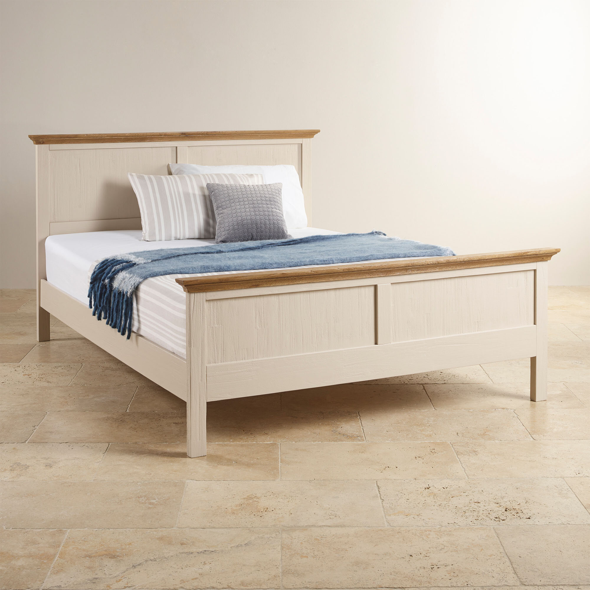 Giường đơn Cozino Sark gỗ sồi được đánh giá cao nhờ sự chắc chắn và thẩm mỹ khi gia công