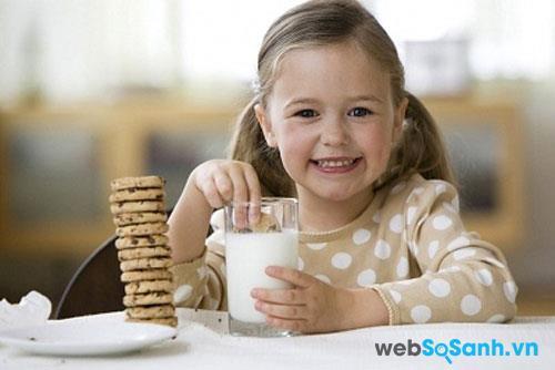 sữa bột Nutifood Grow Plus tăng cường cung cấp canxi, các vitamin và khoáng chất