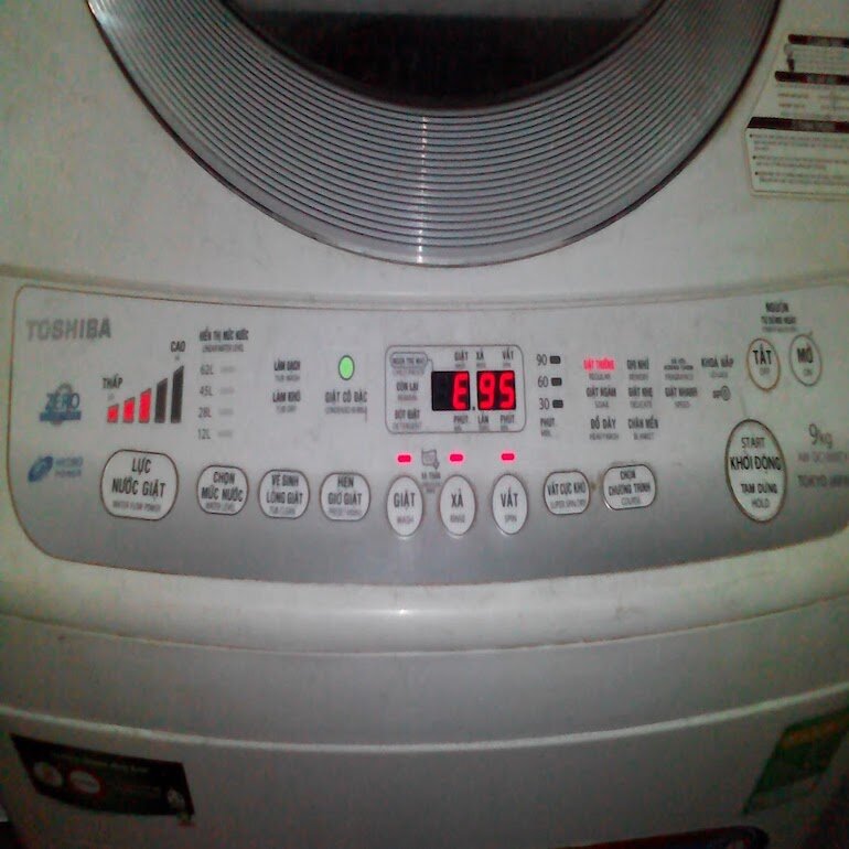 Cách khắc phục máy giặt Toshiba báo lỗi E95 đúng cách