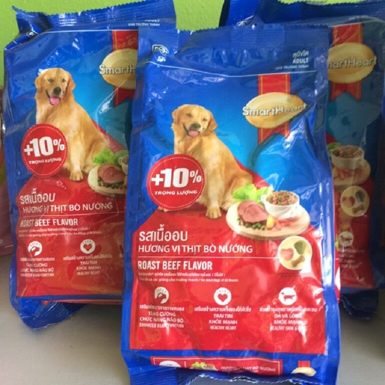 SmartHeart food provides adequate nutrition for healthy dog ​​growth.