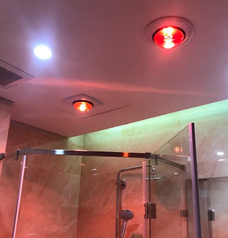 Phân biệt đèn sưởi hồng ngoại nhà tắm bằng màu sắc bóng đèn
