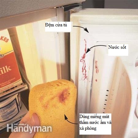 Dùng miếng mút lau đệm cánh tủ thường xuyên với nước ấm. Không dùng chất tẩy vì nó gây nguy hại đến đệm cửa