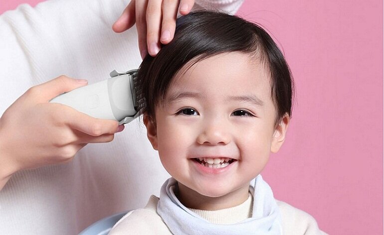 Hướng dẫn sử dụng tông đơ cắt tóc an toàn cho bé và lưu ý cách bảo quản tốt.
