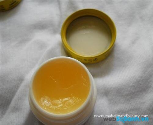  Son dưỡng môi Carmex Moisturising lip balm (dạng hũ)