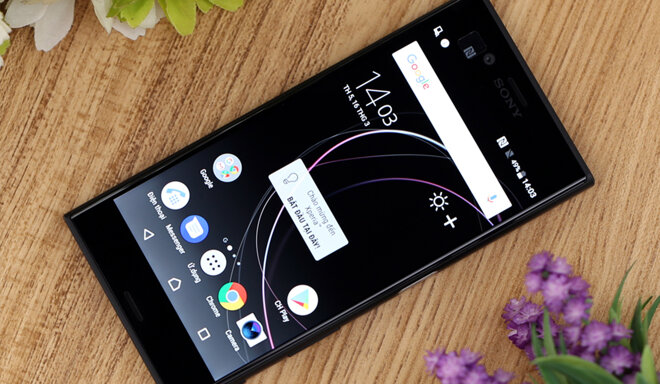  Sony Xperia XZs có ngoại hình không khác là mấy so với thiết kế truyền thống của Sony