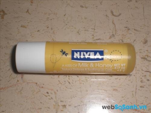 Son dưỡng môi Nivea A Kiss of Milk & Honey Lip Care