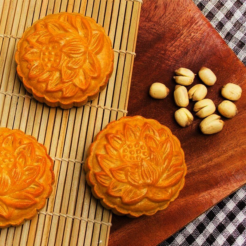 Bánh trung thu Maison hạt sen 2023 giá chỉ 75.000 vnđ