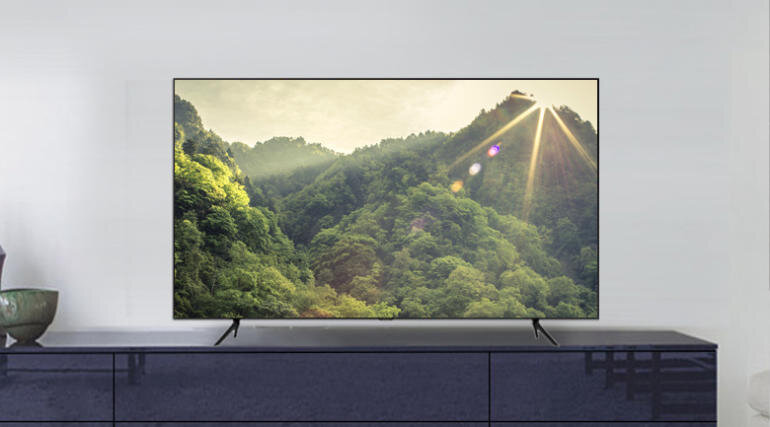 Thiết kế của tivi Samsung QA43Q60T có đường viền mỏng chỉ 0.5 cm.