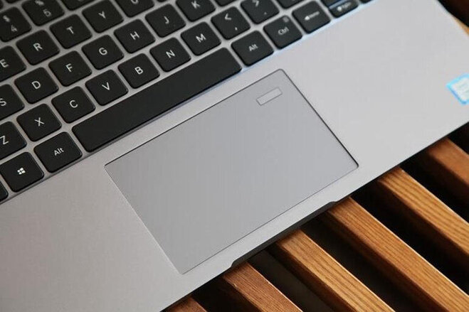 Bàn phím, touchpad, kết nối, âm thanh