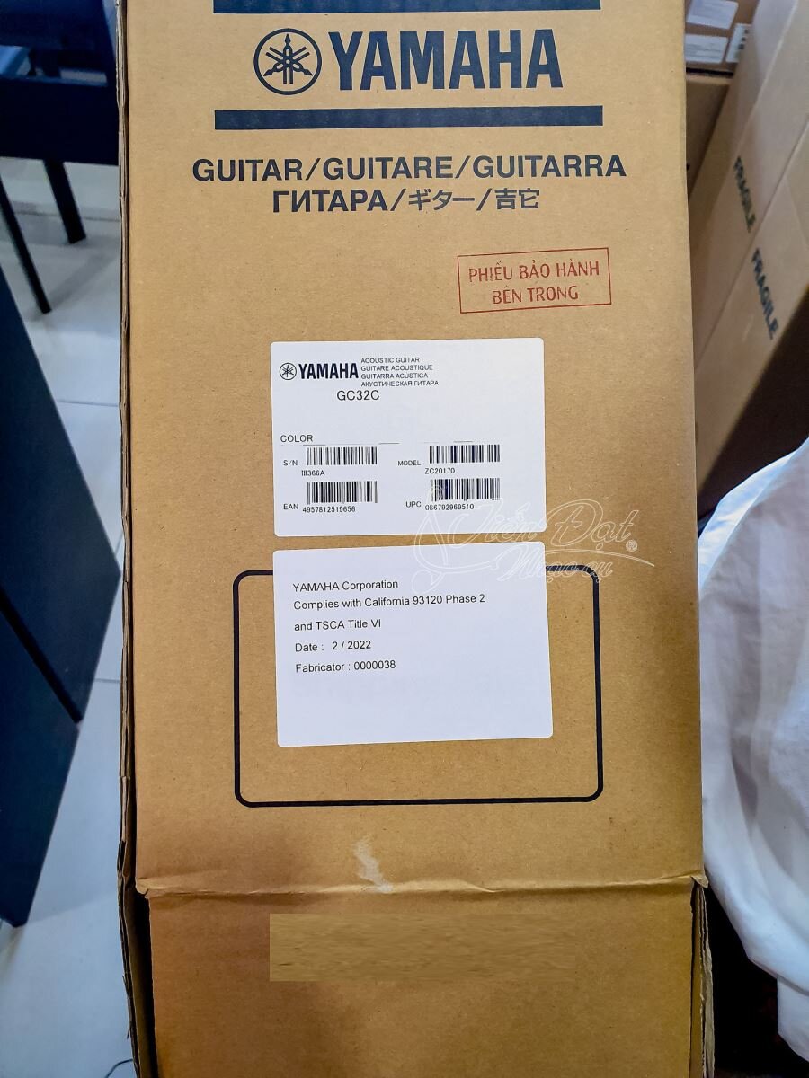 Guitar-classic-Yamaha-GC32C