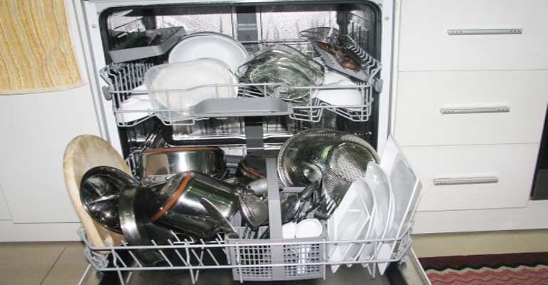 Tùy vào số lượng thành viên và nhu cầu sử dụng mà bạn có thể lựa chọn được dòng máy rửa bát phù hợp Kích thước máy rửa bát Bosch