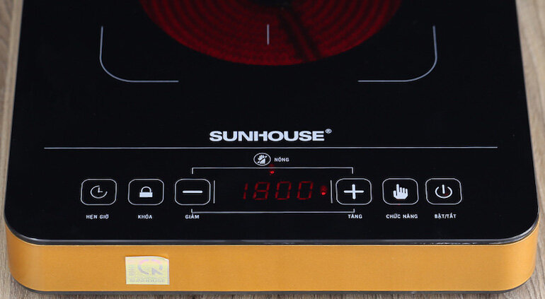 Bếp hồng ngoại Sunhouse shd6015 có bảng điều khiển cảm ứng vô cùng tiện dụng cho người dùng.