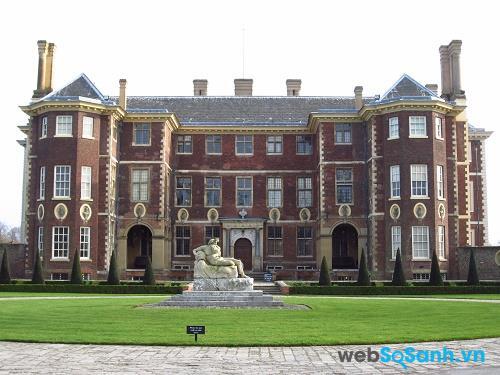 Ảnh chụp từ máy ảnh compact Canon IXUS 220 HS ở tiêu cự 50 mm, f/4.5, ISO 100 Ảnh chụp từ máy ảnh compact Canon IXUS 220 HS ở tiêu cự 50 mm, f/4.5, ISO 100