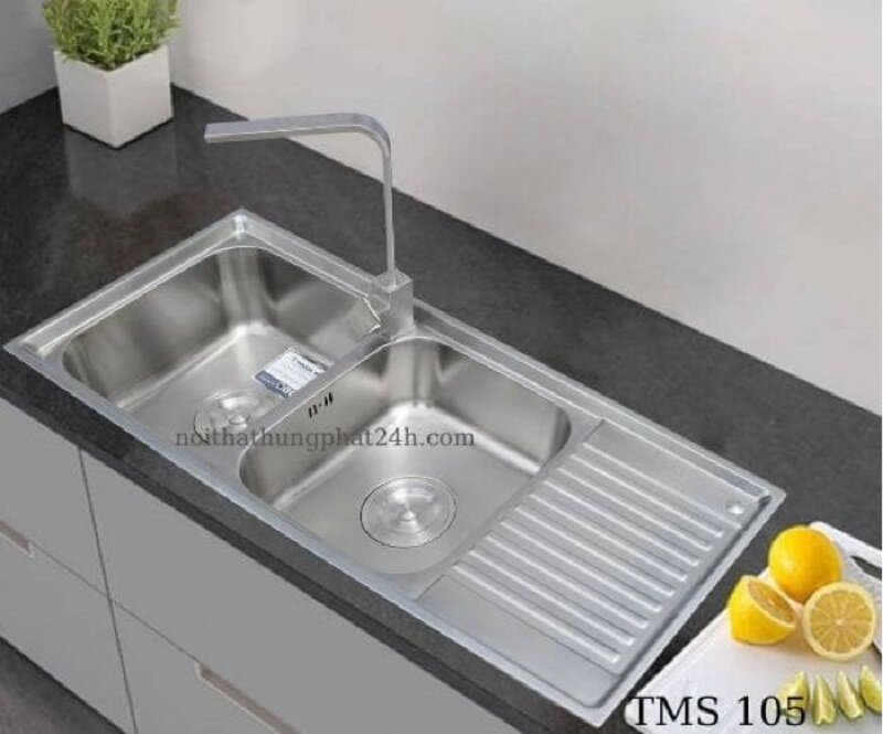 Chậu rửa chén được làm bằng inox cao cấp và có thiết kế tinh tế