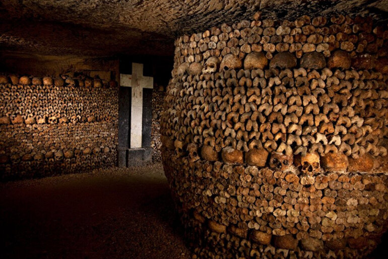 Hầm mộ dưới lòng đất Paris (Pháp)