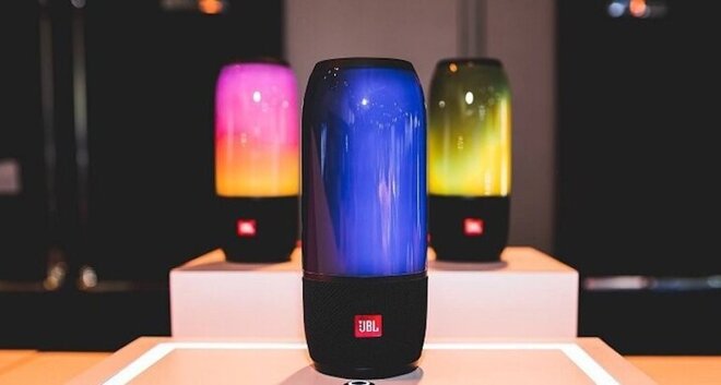 Loa JBL Pulse 3 là mẫu loa mang một thiết kế vô cùng ấn tượng và mang nhiều tính năng cao cấp.