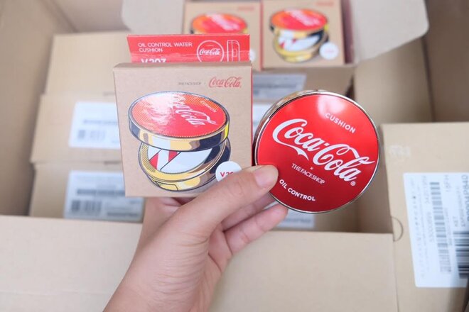 The Face Shop x Coca Cola Oil Clear Blotting Pactt - Phấn phủ The Face Shop