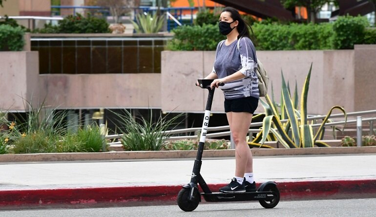 Xe scooter điện là phương tiện giao thông mới rất được ưa chuộng