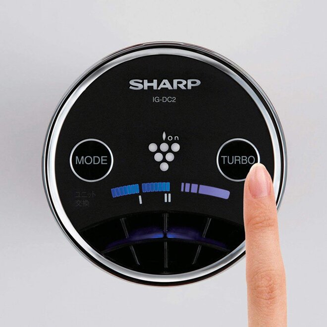 Máy khử mùi lọc khuẩn ô tô Sharp IG-DC2E-B 