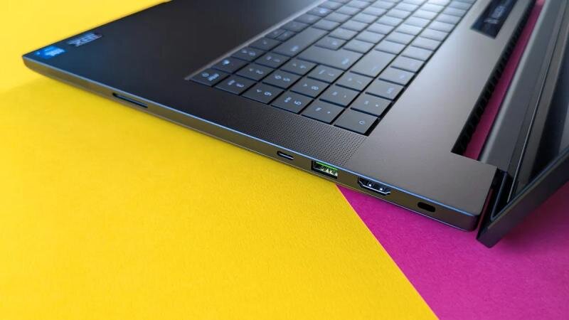 Razer Blade 18 (2025): Quái vật hiệu năng nhưng có đáng đồng tiền bát gạo?