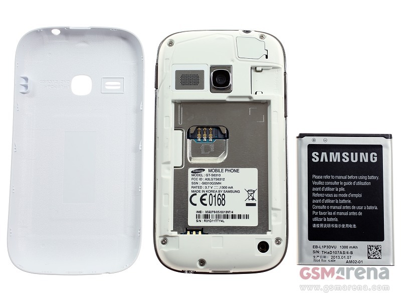 Khe cắm thẻ microSD, SIM và pin 1300 mAh của Samsung Galaxy Young S6310
