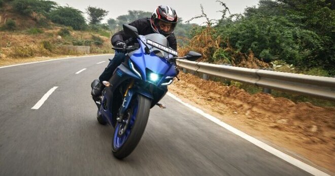 Yamaha R15 V4 giá chính hãng tại Việt Nam