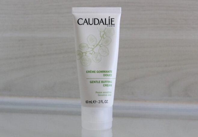 tẩy da chết dịu nhẹ caudalie Gently buffing cream