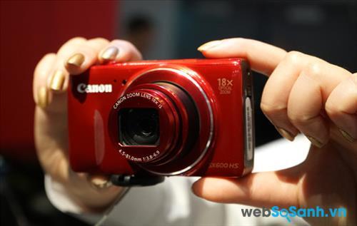 Máy ảnh compact Canon PowerShot SX600 HS có thiết kế nhỏ gọn và thời trang