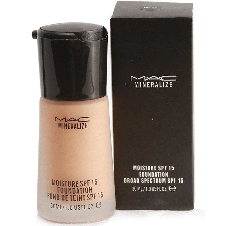 Kem nền Mac Mineralize Moisture SPF 15 Foundation.