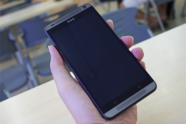 HTC Desire 700 có thiết kế phía trước khá giống HTC One