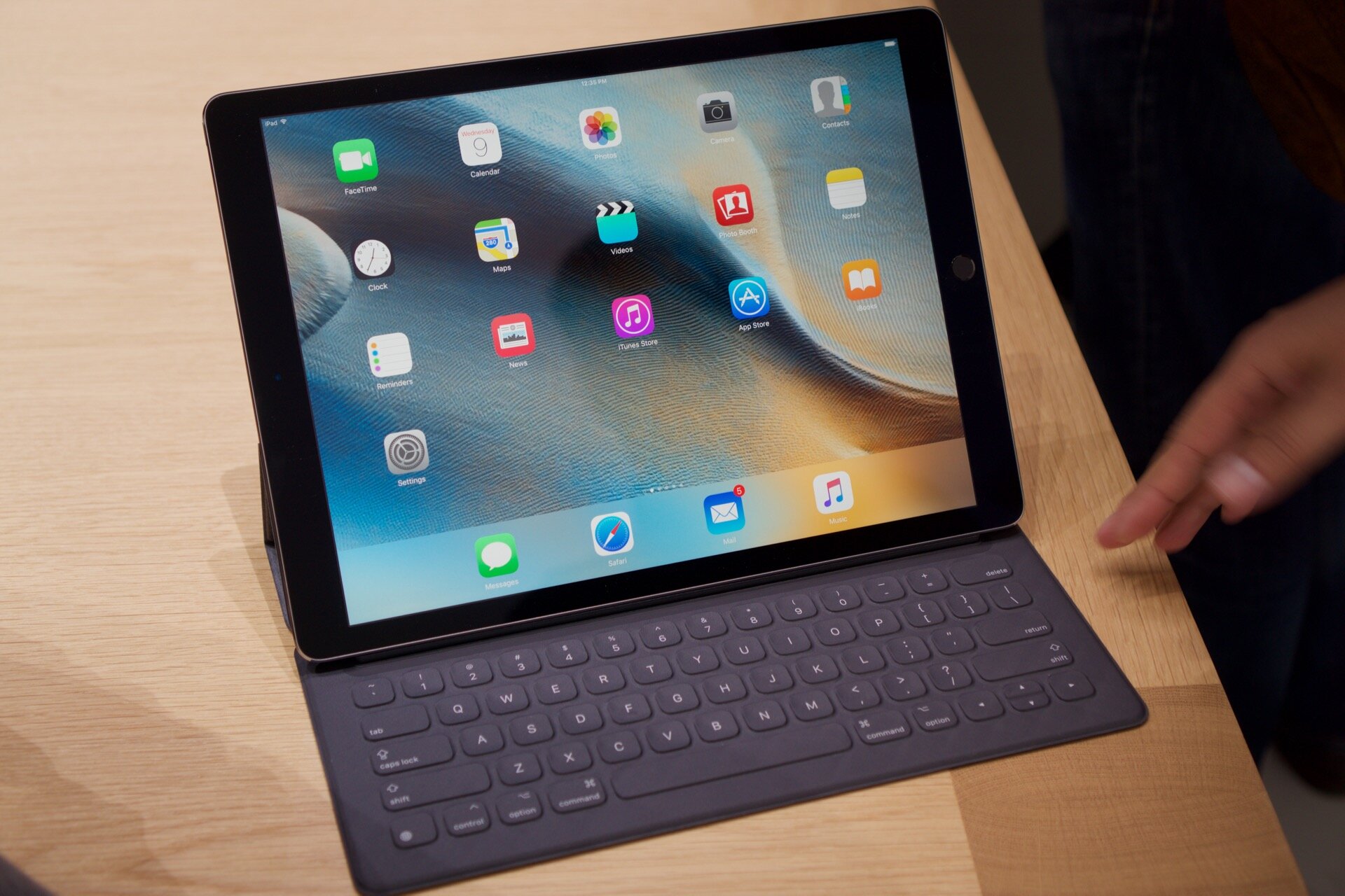 Apple iPad Pro phiên bản 9.7 inch màu đen