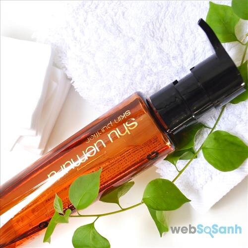 Shu Uemura Ultime8 Sublime Beauty Cleansing Oil có bao bì khá đẹp mắt