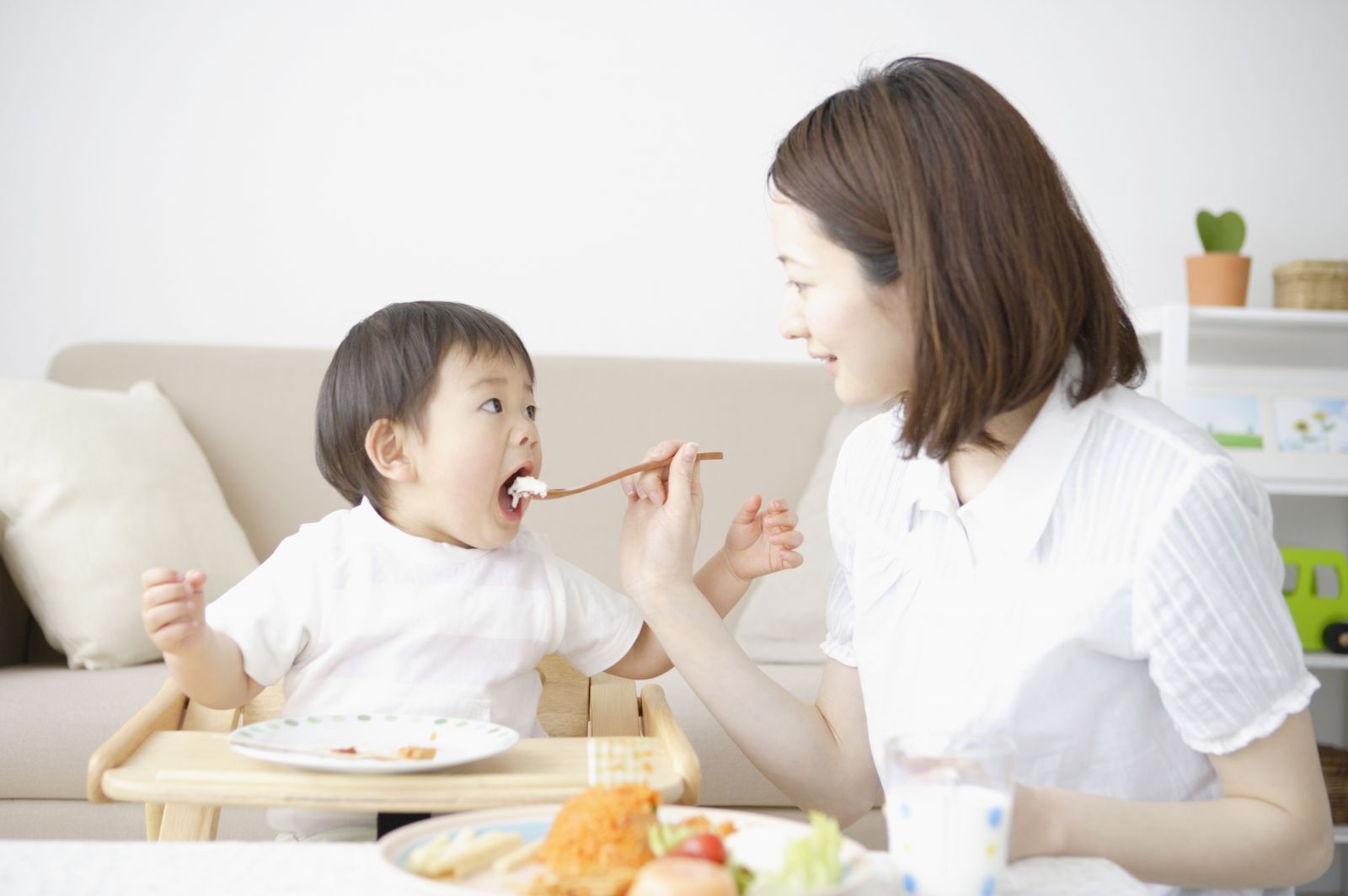Tổ yến còn giúp tăng sự thèm ăn, kích thích sự thèm ăn của trẻ