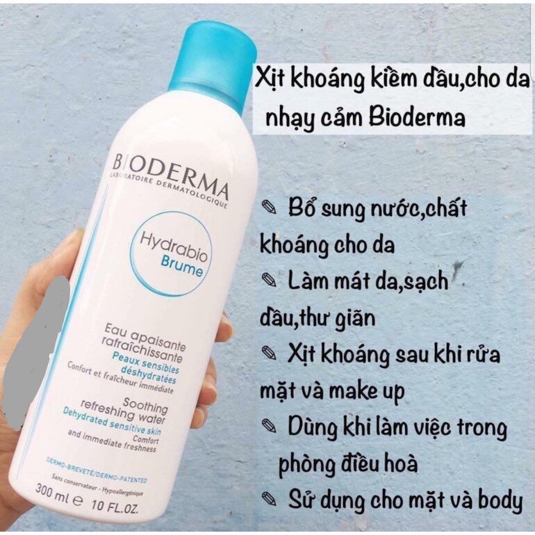 Xịt khoáng Bioderma giúp ổn định và lưu lại lớp trang điểm lâu hơn ở trên da.