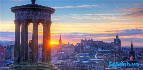 Chiều hoàng hôn ở Edinburgh nhìn từ trên cao