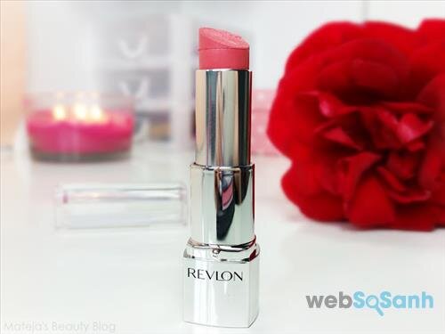 Son Revlon Ultra HD Lipstick màu HD Rose 830 có thêm chút bóng nhũ giúp bạn tỏa sáng