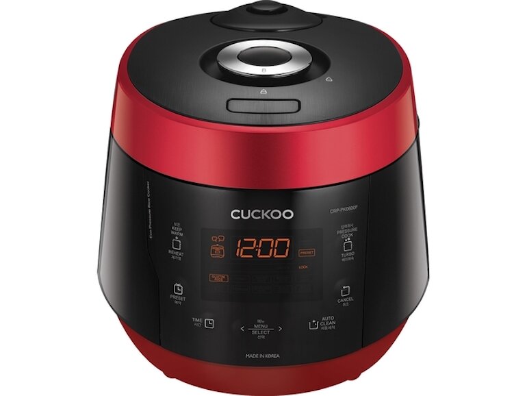 Nồi cơm áp suất điện tử Cuckoo CRP-PK0600F có dung tích 1.08 lít thích hợp cho gia đình có từ 2 – 4 người.