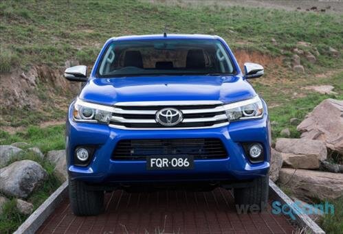 Mặt nạ phía trước đầy tinh tế của Toyota Hilux 2016