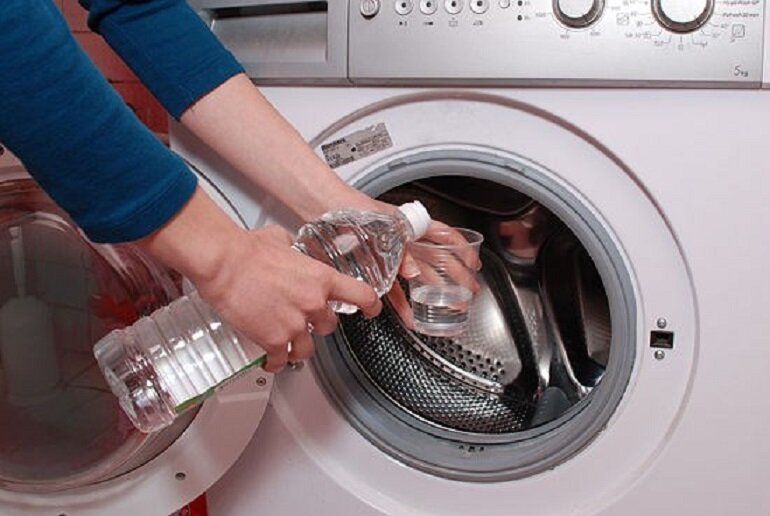 Vệ sinh máy giặt cửa ngang bằng giấm