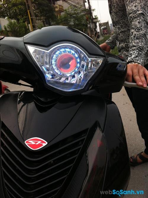 Thay đèn pha cho xe máy là phương thức 