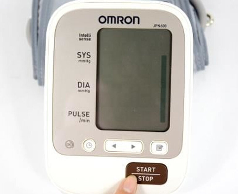 Máy đo huyết áp Omron JPN600 - Giá rẻ nhất: 1.370.000 vnđ