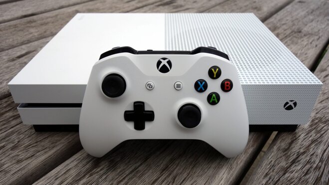  Tay cầm Xbox One S có thiết kế nhỏ hơn Xbox One