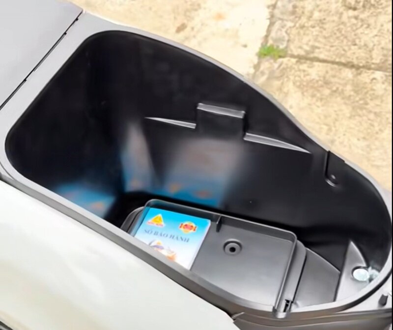 Xe máy điện mới đẹp như SH, đi xa tới 150 km, đổi pin trong phút chốc