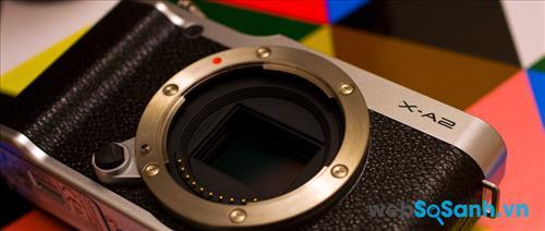 Fujifilm X-A2 có thiết kế kiểu dáng hoài cổ như những chiếc rangefinder phim trong quá khứ