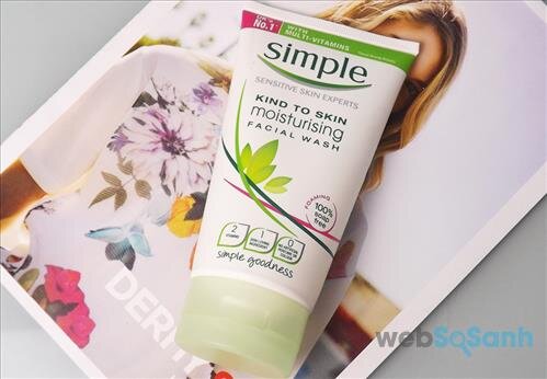 Sữa rửa mặt Simple Kind to Skin moisturising facial wash