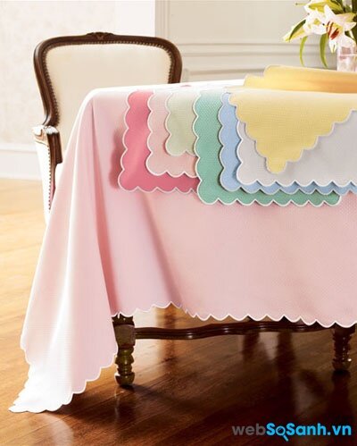 Cách chọn khăn trải bàn cho bàn ăn gia đình ấm cúng | websosanh.vn