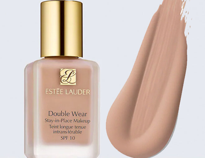 Estee Lauder foundation has a liquid texture so when applied to the face, it easily adheres to the skin.